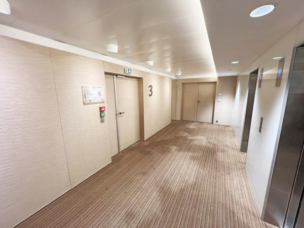 Bureaux à louer à Neuilly-sur-Seine avec jardin et accès métro proche