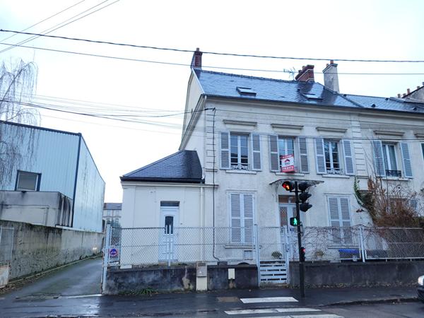 A vendre  Appartement de type F1 Meaux  Vendu loué 550€ cc