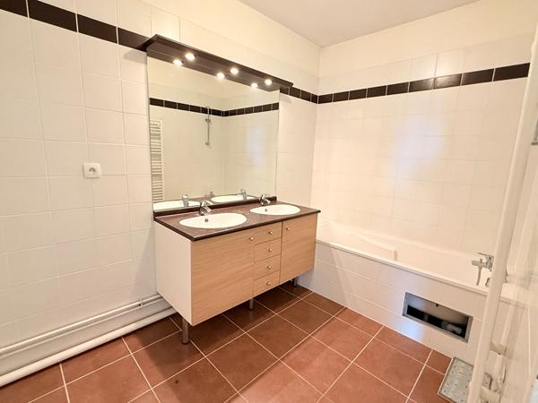 Appartement Herouville Saint Clair 4 pièce(s) 100.94 m2