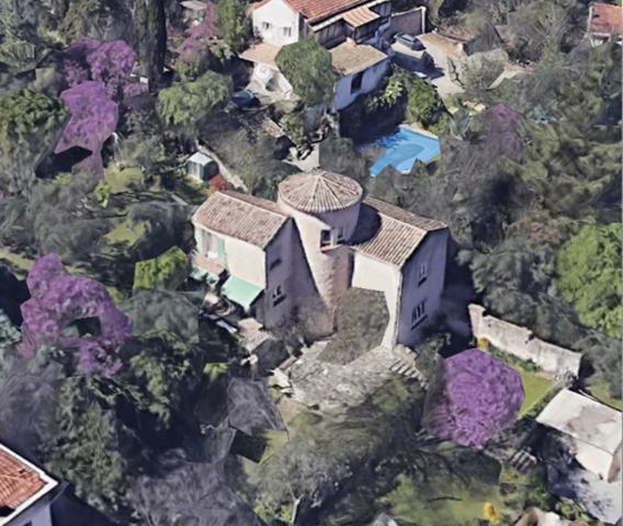 Villa atypique proche centre-ville, grande parcelle