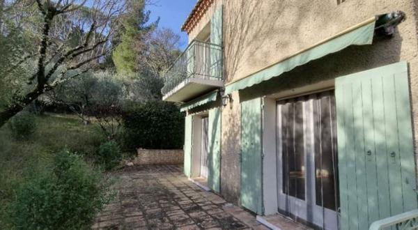 Villa atypique proche centre-ville, grande parcelle