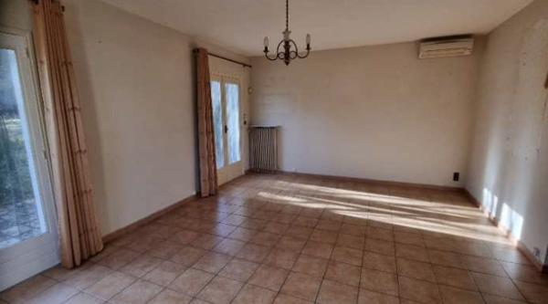 Villa atypique proche centre-ville, grande parcelle