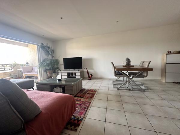 Bel Appartement en Résidence de Haut Standing en Ville au Calme