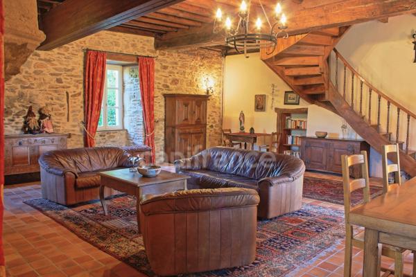 Dpt Dordogne (24), à vendre proche THIVIERS propriété équestre 37 hectares, Demeure, Dépendances, Etang, Prés clos.
