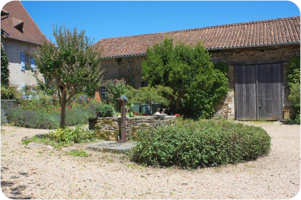 Dpt Dordogne (24), à vendre proche THIVIERS propriété équestre 37 hectares, Demeure, Dépendances, Etang, Prés clos.