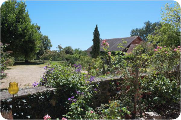 Dpt Dordogne (24), à vendre proche THIVIERS propriété équestre 37 hectares, Demeure, Dépendances, Etang, Prés clos.