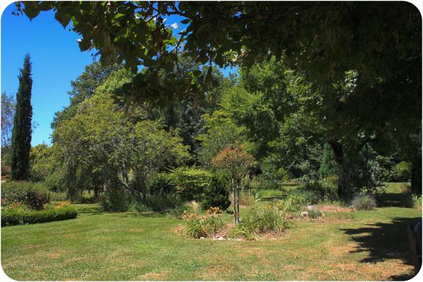 Dpt Dordogne (24), à vendre proche THIVIERS propriété équestre 37 hectares, Demeure, Dépendances, Etang, Prés clos.