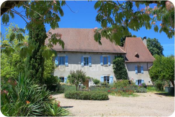 Dpt Dordogne (24), à vendre proche THIVIERS propriété équestre 37 hectares, Demeure, Dépendances, Etang, Prés clos.