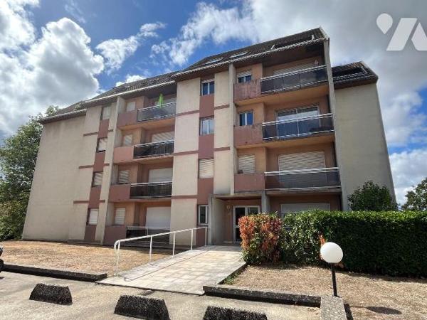 A VENDRE à AVALLON (89200), à proximité de tous commerces, et proche du centre ville.
UN BIEN ...