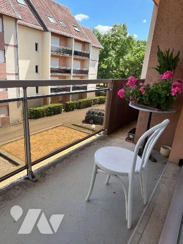 A VENDRE à AVALLON (89200), à proximité de tous commerces, et proche du centre ville.
UN BIEN ...