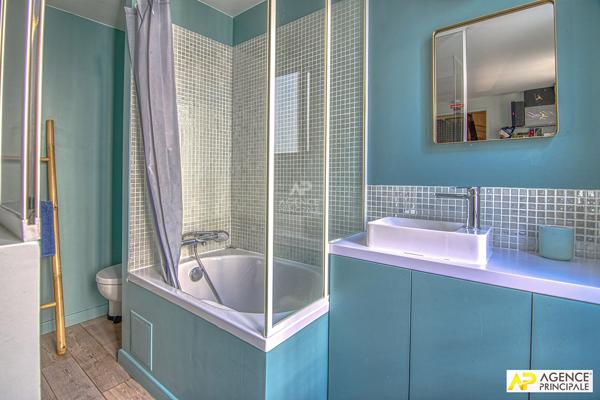 Versailles Rive-Droite Maison de ville en copropriété de 6 pièces 117.51² au sol avec cour et terrasse privative 995 000 € **  - Référence  28135