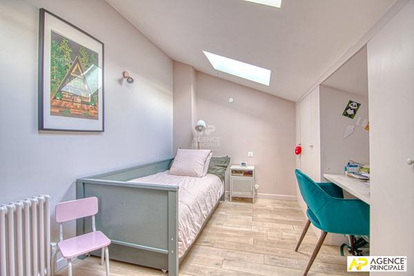 Versailles Rive-Droite Maison de ville en copropriété de 6 pièces 117.51² au sol avec cour et terrasse privative 995 000 € **  - Référence  28135