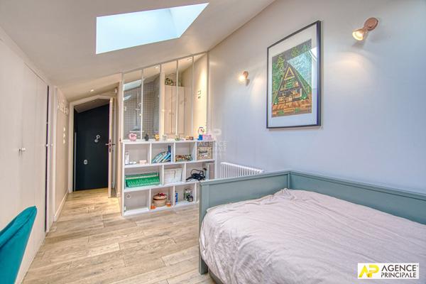 Versailles Rive-Droite Maison de ville en copropriété de 6 pièces 117.51² au sol avec cour et terrasse privative 995 000 € **  - Référence  28135