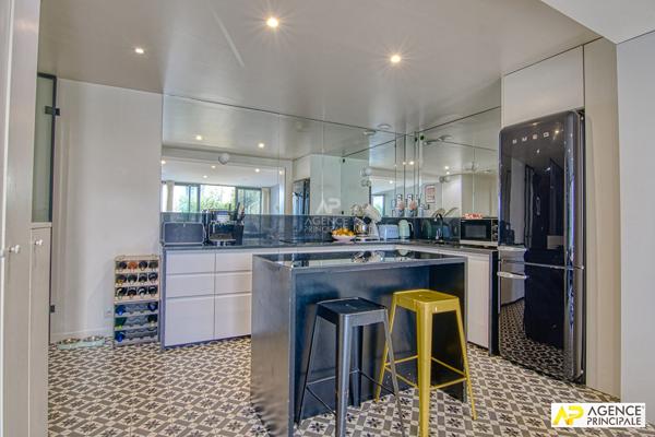Versailles Rive-Droite Maison de ville en copropriété de 6 pièces 117.51² au sol avec cour et terrasse privative 995 000 € **  - Référence  28135