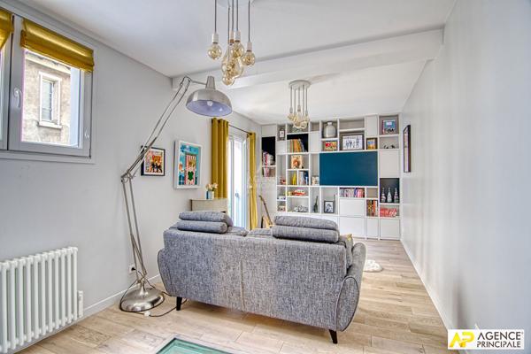 Versailles Rive-Droite Maison de ville en copropriété de 6 pièces 117.51² au sol avec cour et terrasse privative 995 000 € **  - Référence  28135