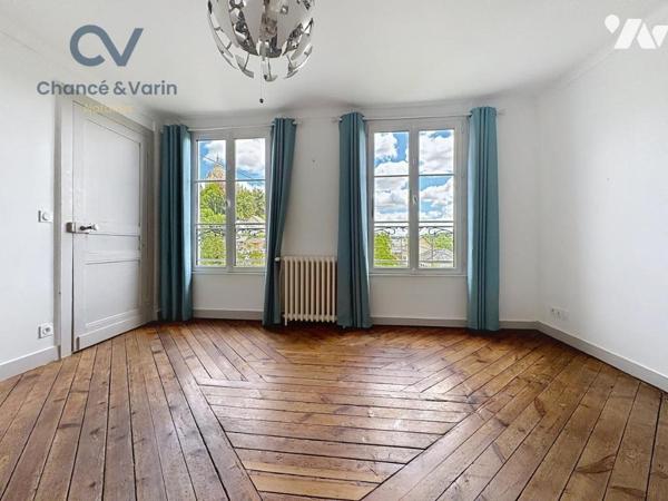 LISIEUX Très agréable maison ancienne restaurée comprenant 3 chambres Joli jardin