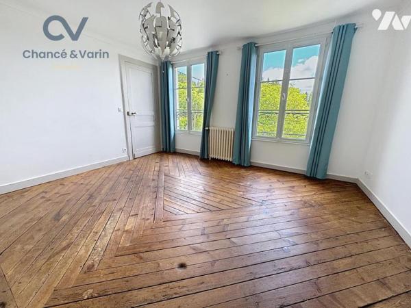LISIEUX Très agréable maison ancienne restaurée comprenant 3 chambres Joli jardin