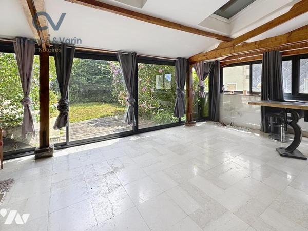 LISIEUX Très agréable maison ancienne restaurée comprenant 3 chambres Joli jardin