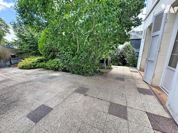 LISIEUX Très agréable maison ancienne restaurée comprenant 3 chambres Joli jardin