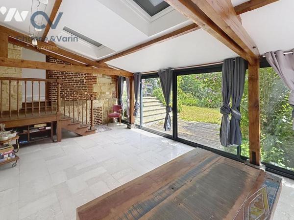 LISIEUX Très agréable maison ancienne restaurée comprenant 3 chambres Joli jardin