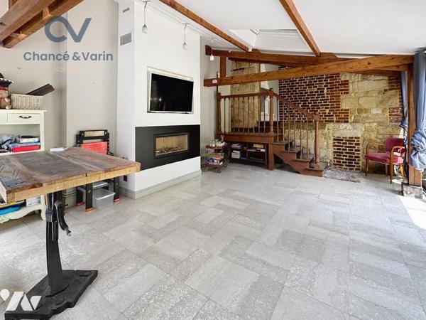 LISIEUX Très agréable maison ancienne restaurée comprenant 3 chambres Joli jardin