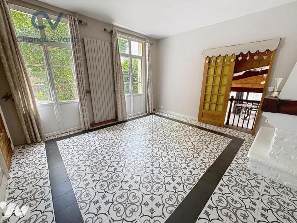 LISIEUX Très agréable maison ancienne restaurée comprenant 3 chambres Joli jardin