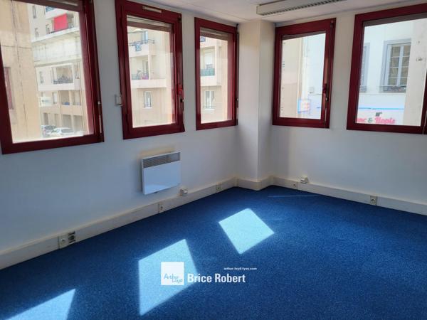 Bureaux à louer à Lyon 3ème dans La Ferrandière avec accès transports