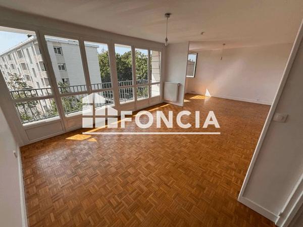 Location Appartement 2 pièces 74.3 m² - 30 BOULEVARD TONNELLE Tours 37000