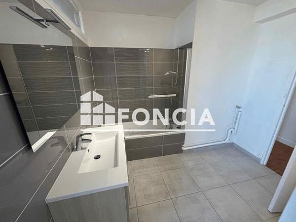 Location Appartement 2 pièces 74.3 m² - 30 BOULEVARD TONNELLE Tours 37000