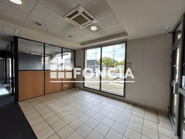 Location Local commercial 4 pièces 150 m² - 25 RUE DE LA REPUBLIQUE Luisant 28600