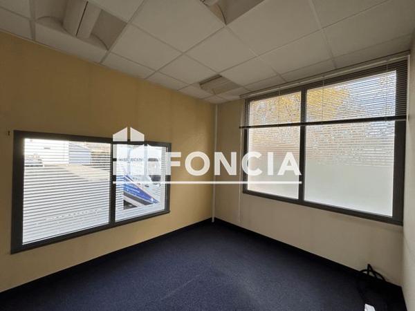 Location Local commercial 4 pièces 150 m² - 25 RUE DE LA REPUBLIQUE Luisant 28600