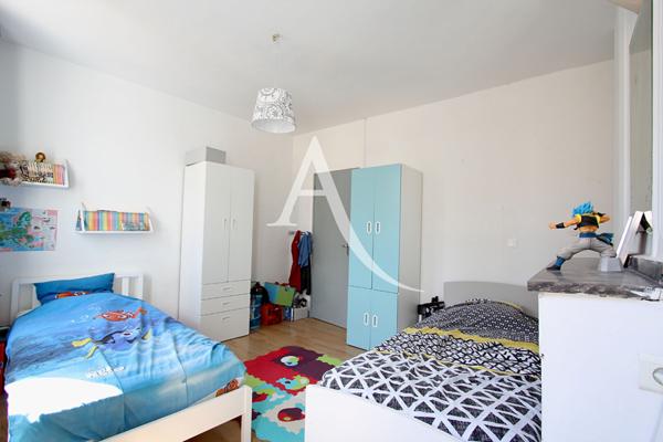 BEAU T4 NON MEUBLÉ de près de 100 m2 au 3e étage sans ascenseur en plein coeur de MONTPELLIER