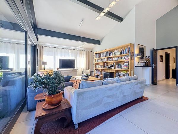 Appartement dernière étage au centre ville sans vis à vis avec terrasse