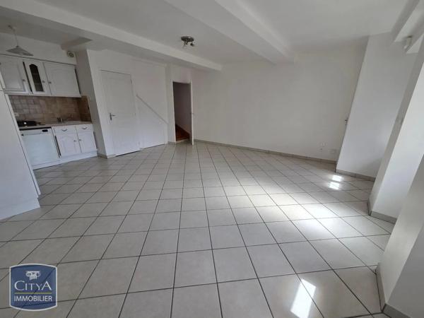 Maison à louer 4 pièces 85.47m² Pignols (63270)