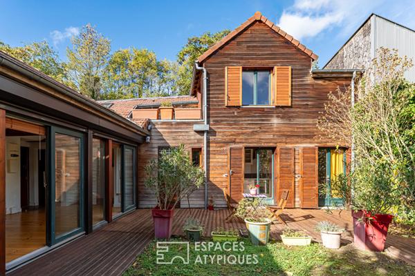 Maison avec bardage bois et jardin dans le centre de Chaville