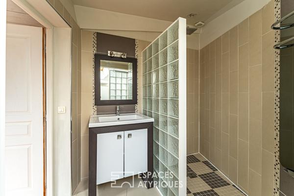 Maison avec bardage bois et jardin dans le centre de Chaville