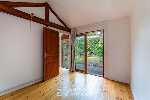 Maison avec bardage bois et jardin dans le centre de Chaville