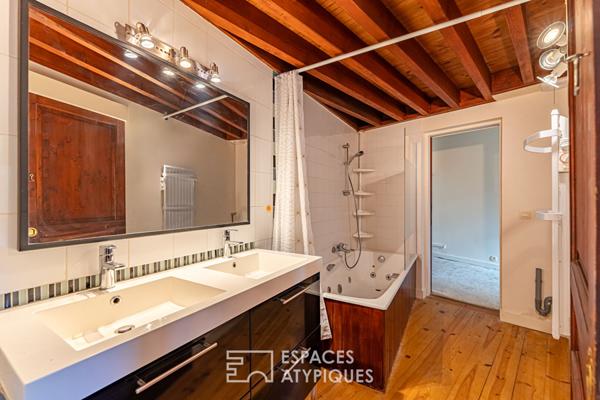 Maison avec bardage bois et jardin dans le centre de Chaville