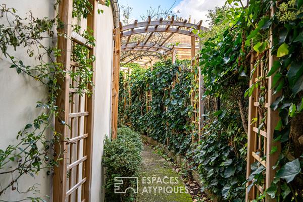 Maison avec bardage bois et jardin dans le centre de Chaville