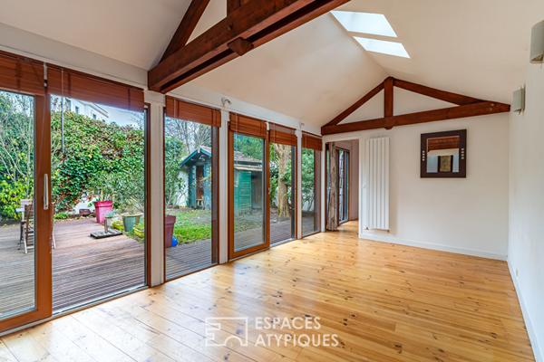 Maison avec bardage bois et jardin dans le centre de Chaville