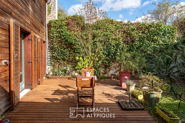 Maison avec bardage bois et jardin dans le centre de Chaville