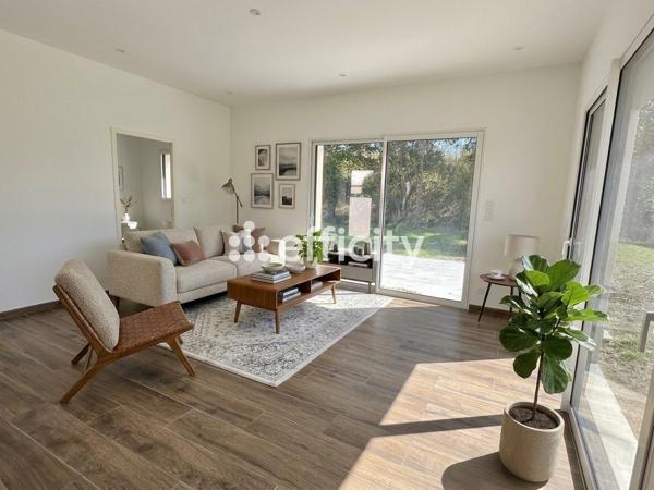Maison
         5 pièces
        - 136 m² Bien prestige 449 000 € *