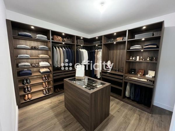 Maison
         5 pièces
        - 136 m² Bien prestige 449 000 € *