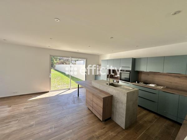 Maison
         5 pièces
        - 136 m² Bien prestige 449 000 € *