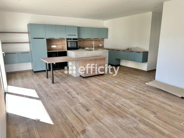 Maison
         5 pièces
        - 136 m² Bien prestige 449 000 € *