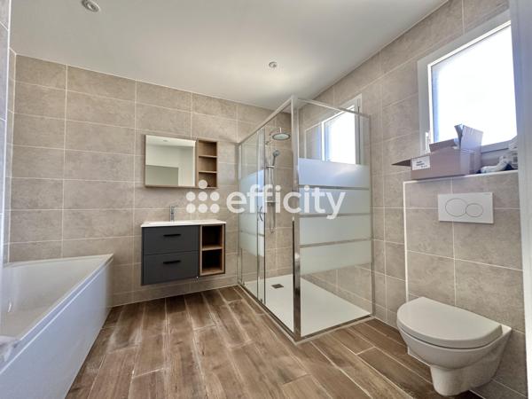 Maison
         5 pièces
        - 136 m² Bien prestige 449 000 € *