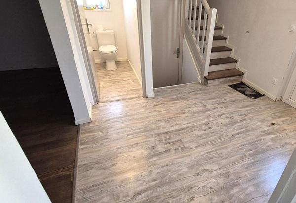 Belle Maison sur Sous-sol de 88 m² Rénovée avec Cours, Cave, Buanderie, Garage de 24 m² et un Terrain clos et entretenu de 329 m²