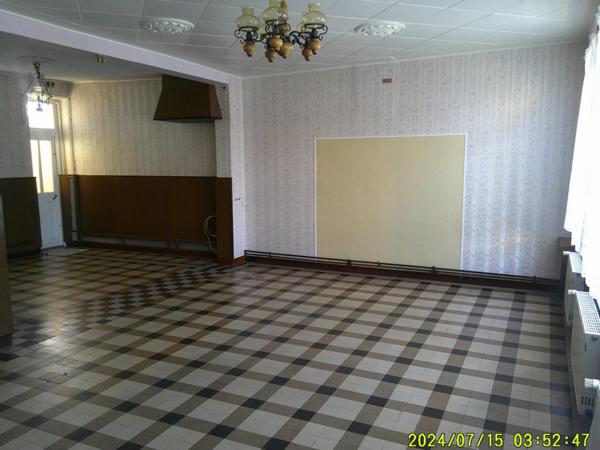 MAISON VOLUMINEUSE  CENTRE VILLE pleine de potentialites TRES RARE