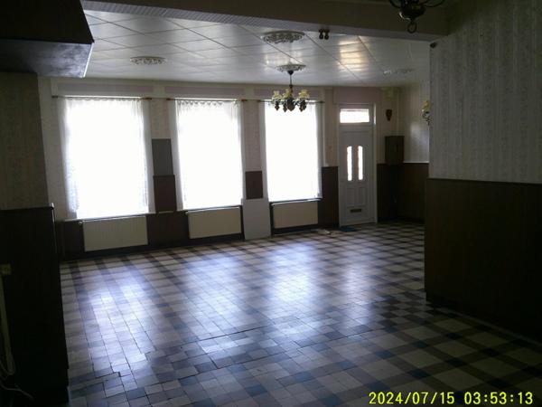 MAISON VOLUMINEUSE  CENTRE VILLE pleine de potentialites TRES RARE