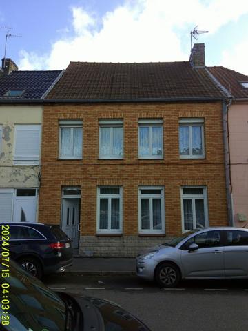 MAISON VOLUMINEUSE  CENTRE VILLE pleine de potentialites TRES RARE